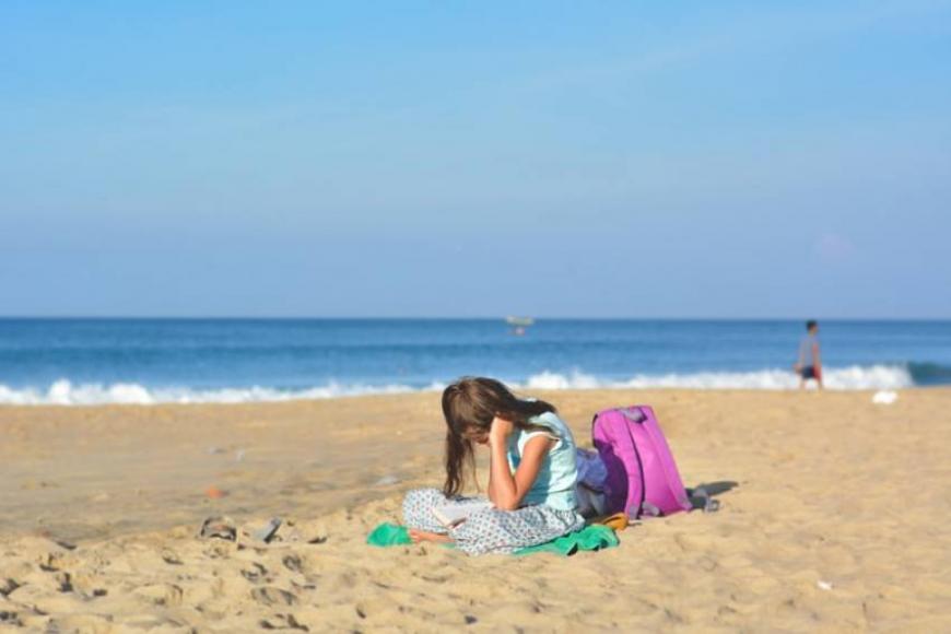 i deca čitaju na moru savršene dečje knjige za letovanje